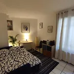 Beau Studio Parisien