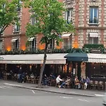 Beau Studio Parisien