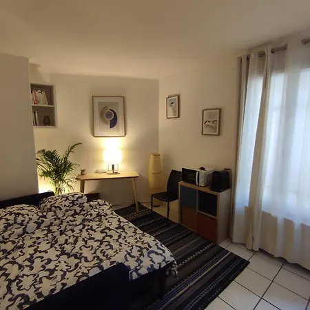 Beau Studio Parisien Paris