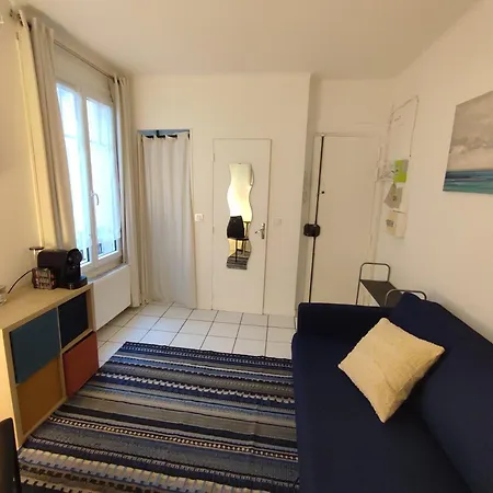 Apartment Beau Studio Parisien Paris